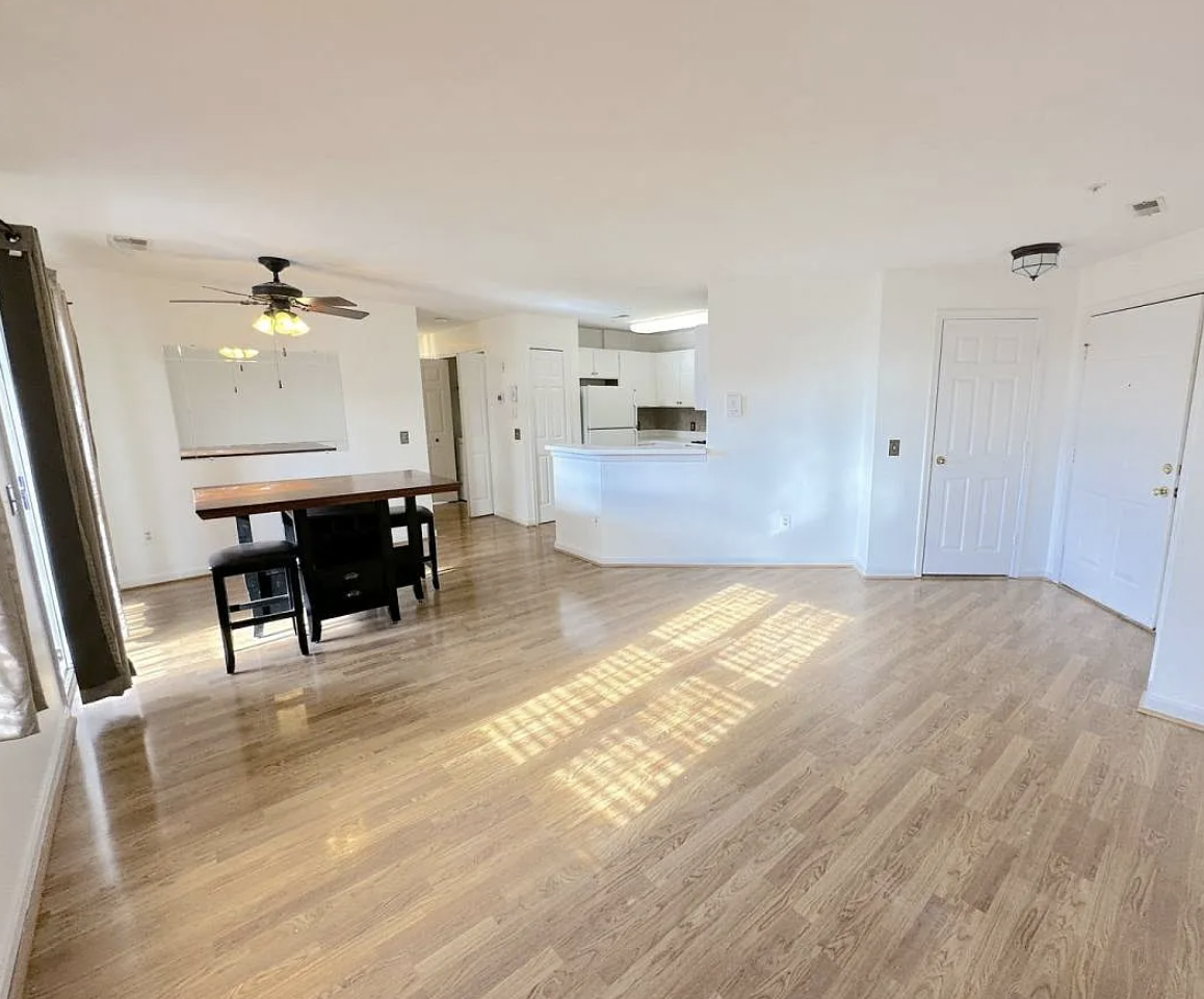 1310 Sheridan Pl #201 - Photo 4 of 34