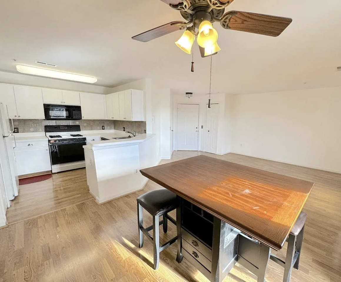 1310 Sheridan Pl #201 - Photo 6 of 34