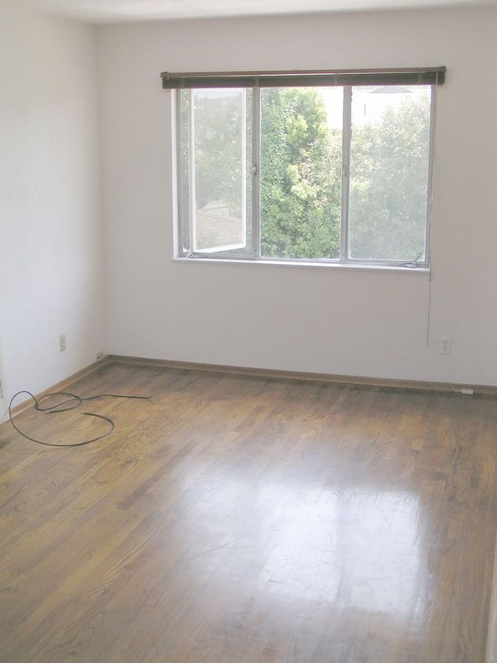 120 S Morrissey Ave - Photo 3 of 13