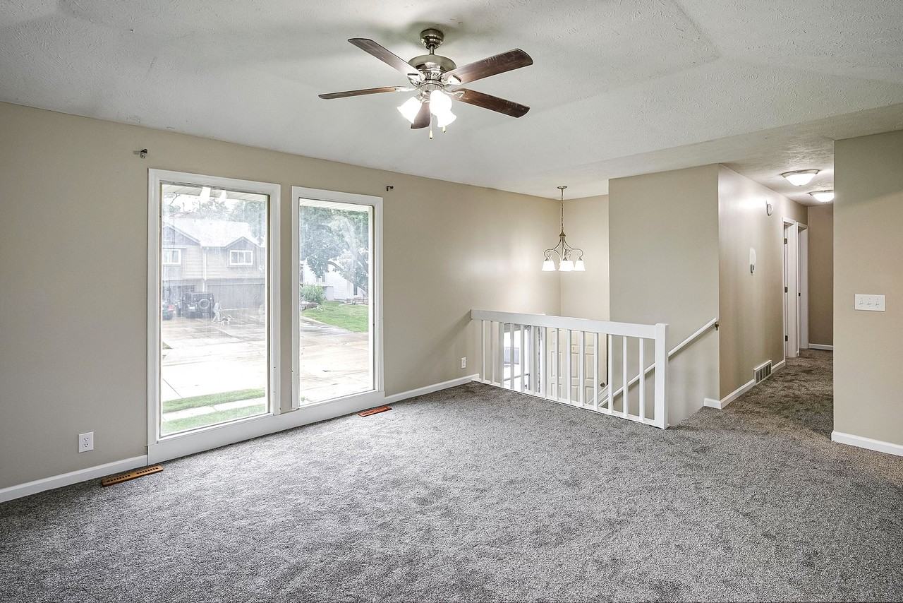 6612 S 108th Ave #NA - Photo 4 of 28