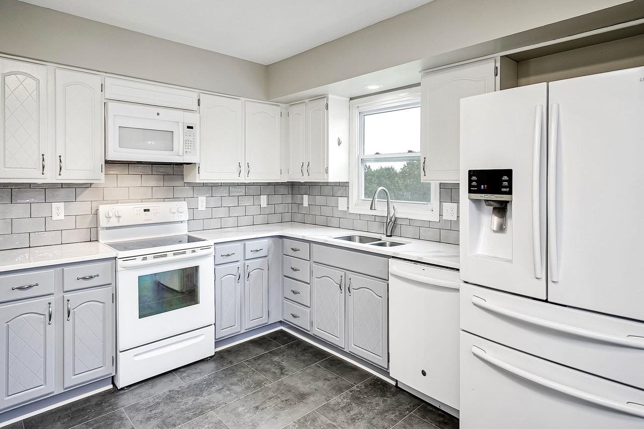 6612 S 108th Ave #NA - Photo 7 of 28
