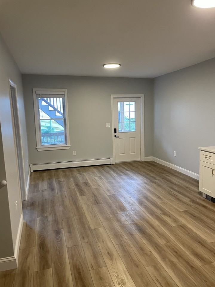 43 Morris St #1 - Photo 3 of 12