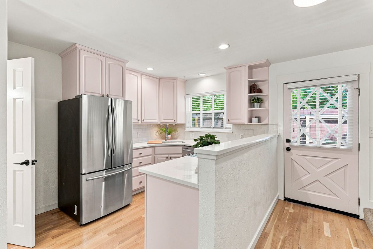3517 Broadway St Apt E #NA - Photo 7 of 23
