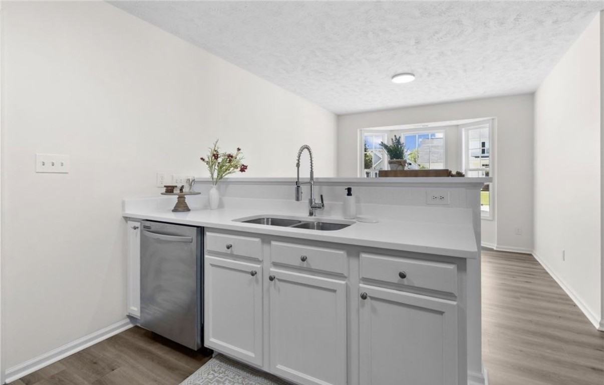1424 Avoncroft Dr #NA - Photo 4 of 19