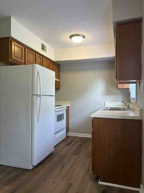 928 Villa Dr #4 - Photo 5 of 15