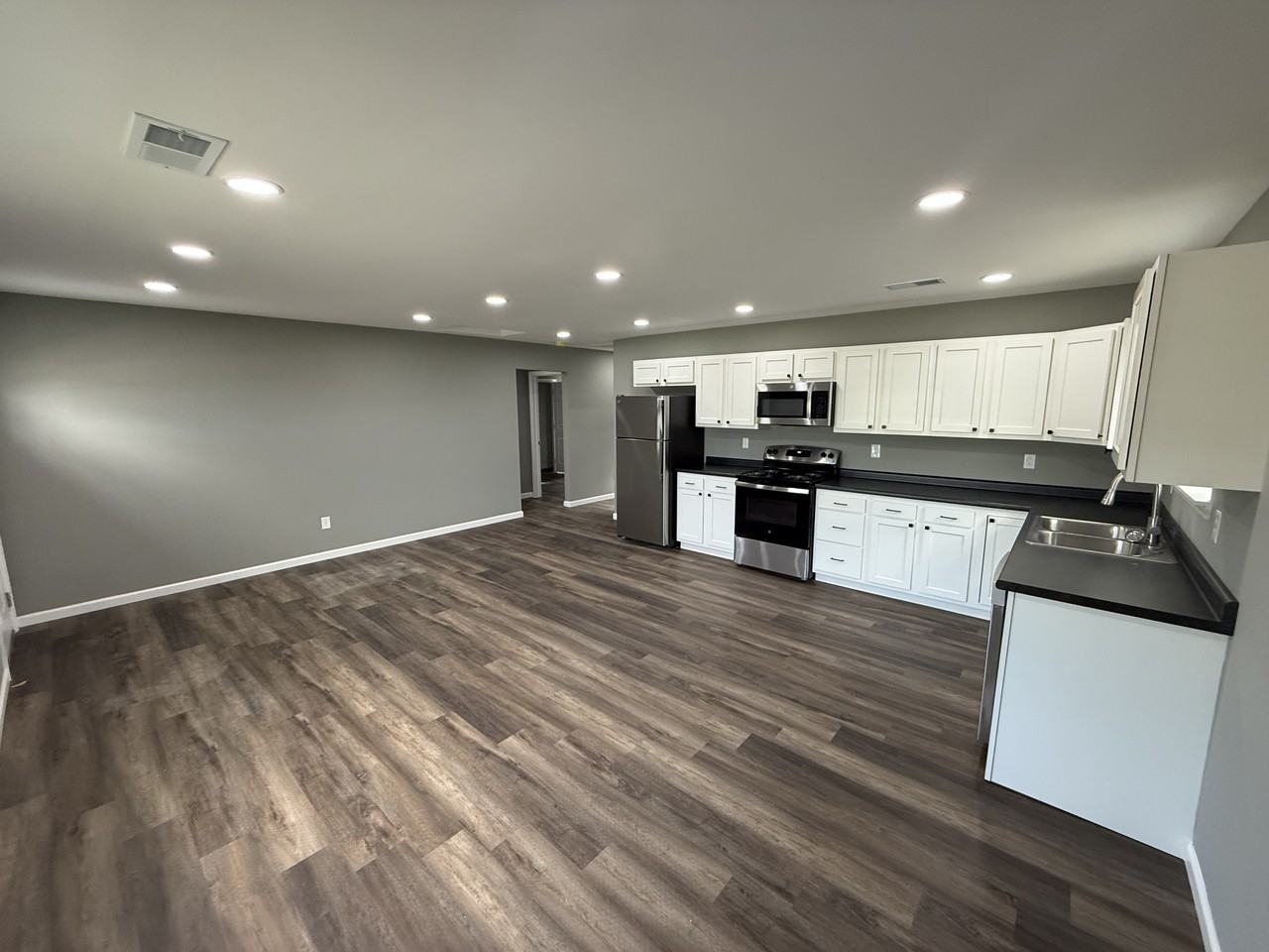 408 S Ireland St #408 - Photo 2 of 8