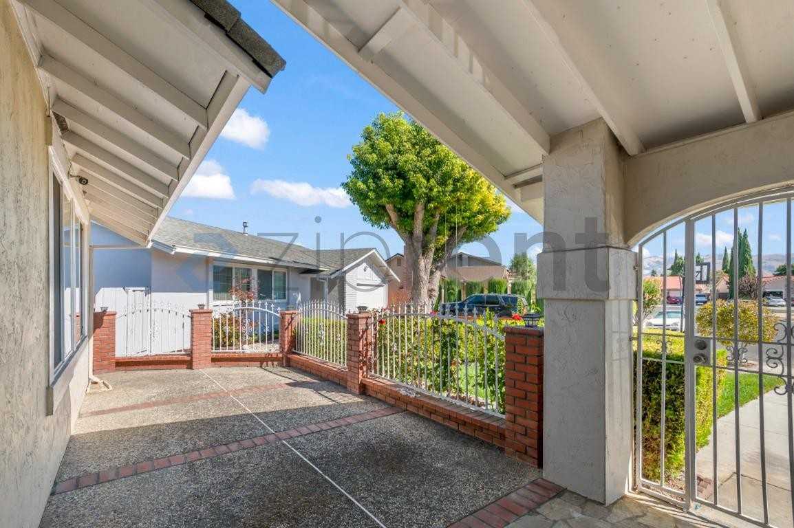 3662 Lightfare Ct - Photo 5 of 34