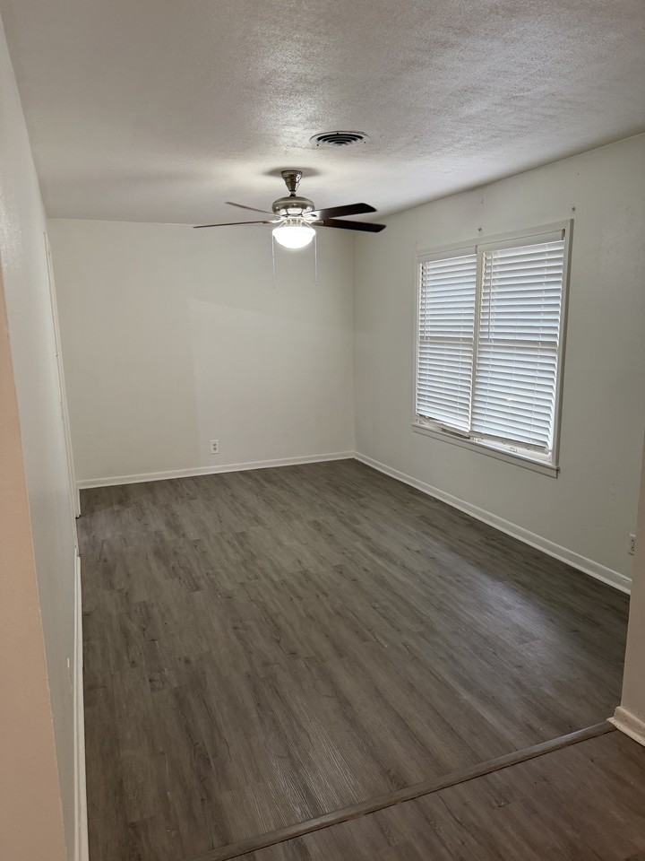 1049 Driftwood Pl #NA - Photo 6 of 15