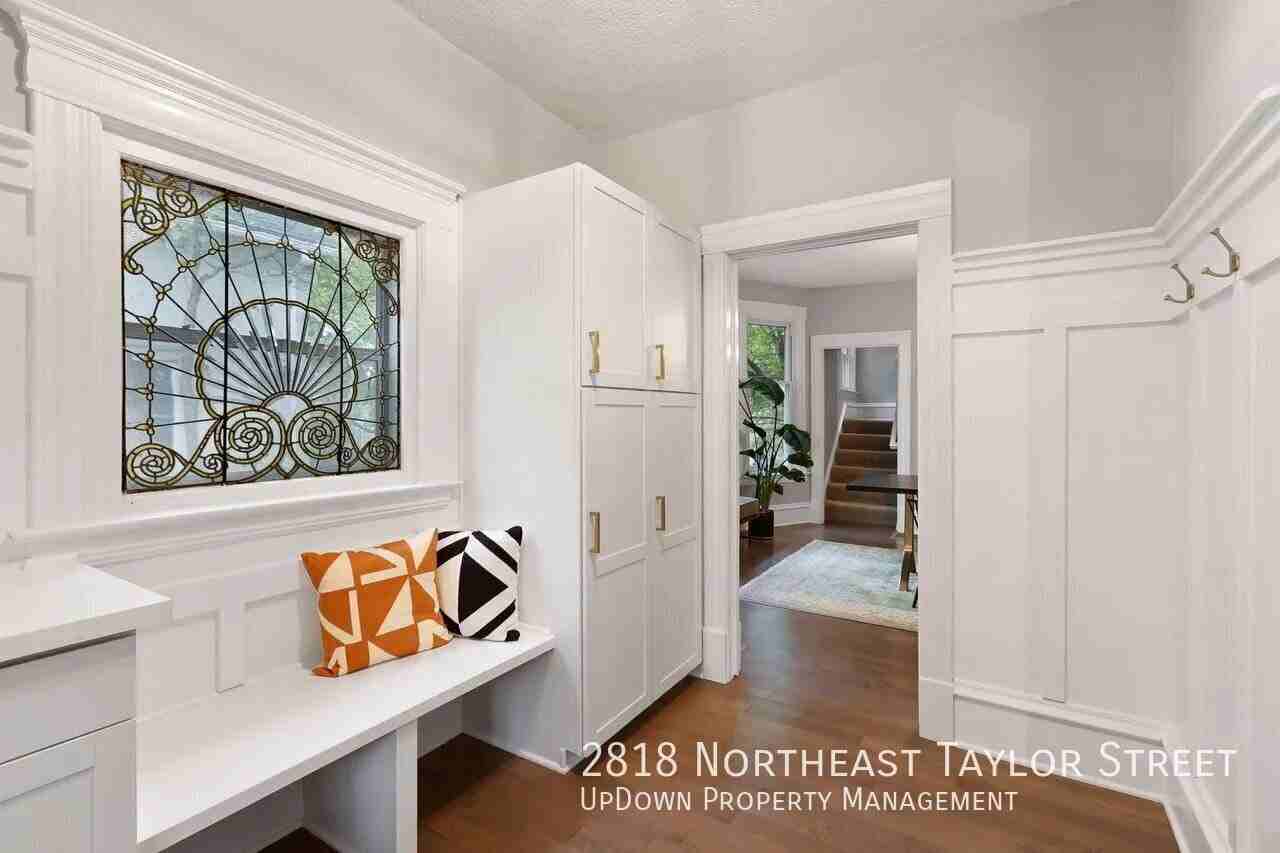2818 Taylor St Ne - Photo 3 of 27