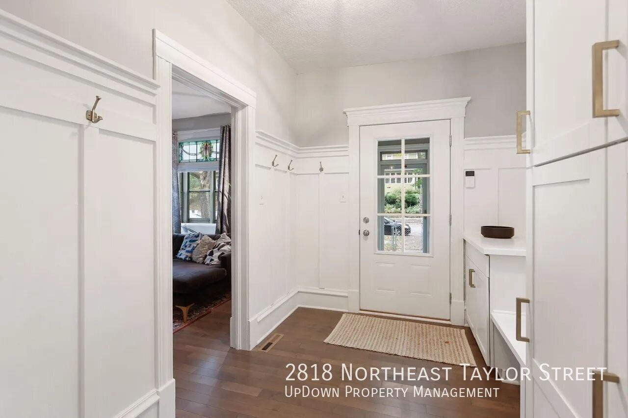 2818 Taylor St Ne - Photo 4 of 27