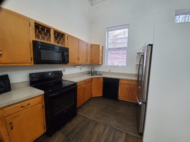 1704 Mary St - Photo 3 of 17