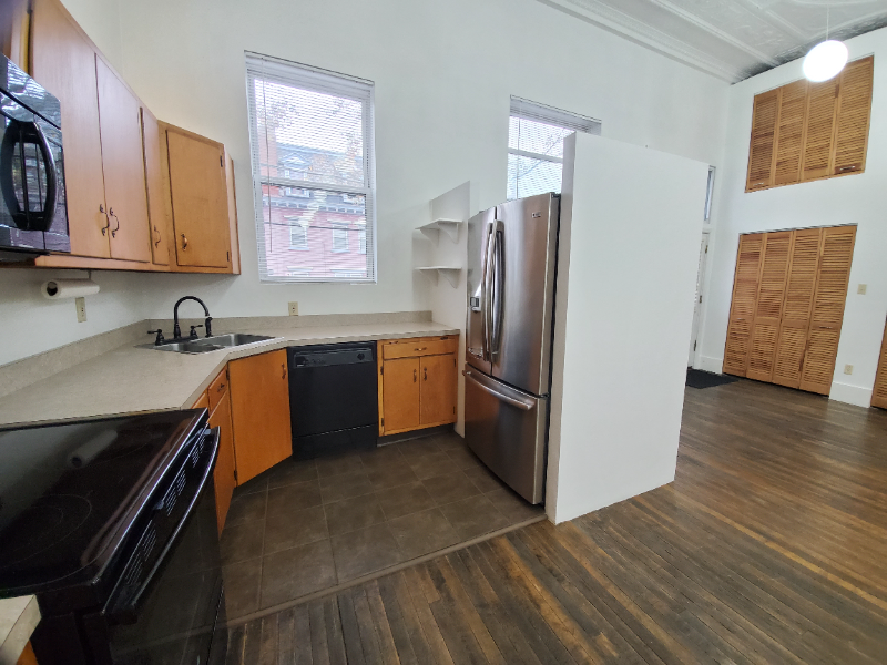 1704 Mary St - Photo 4 of 17