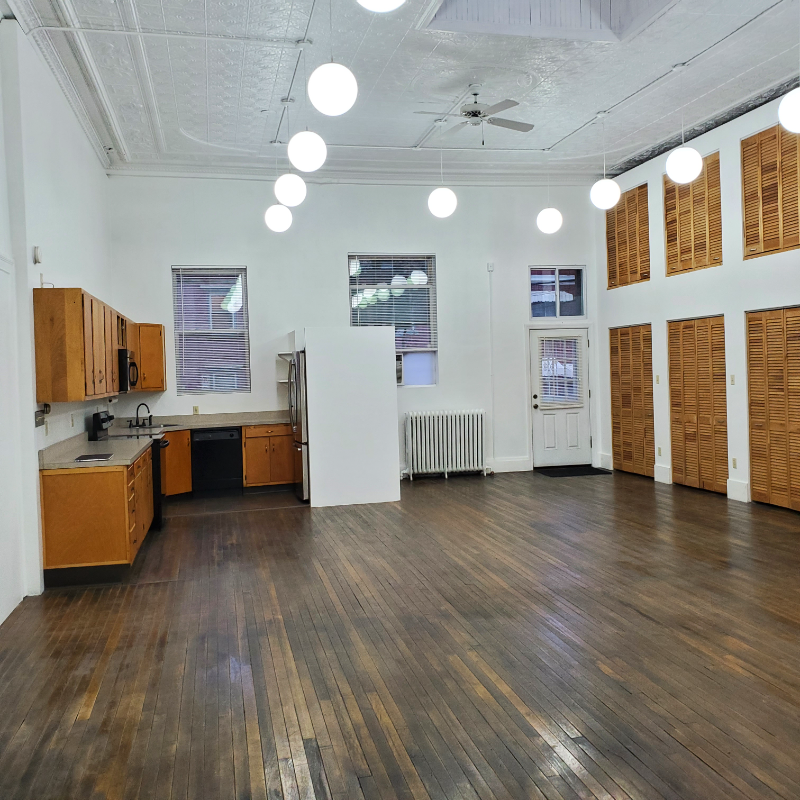 1704 Mary St - Photo 5 of 17