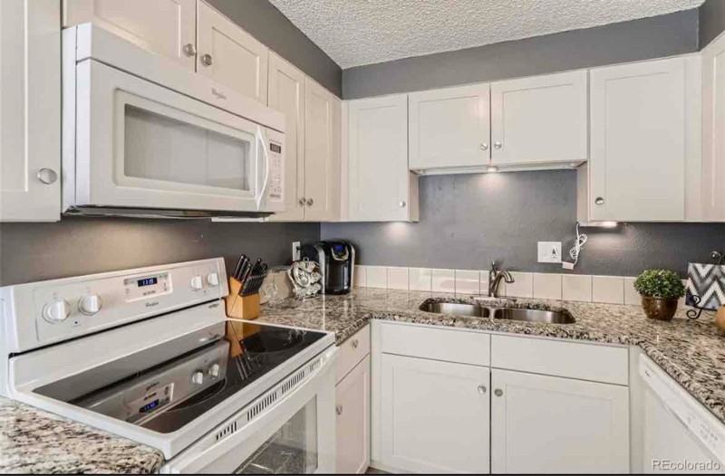 14012 E Utah Cir - Photo 7 of 28