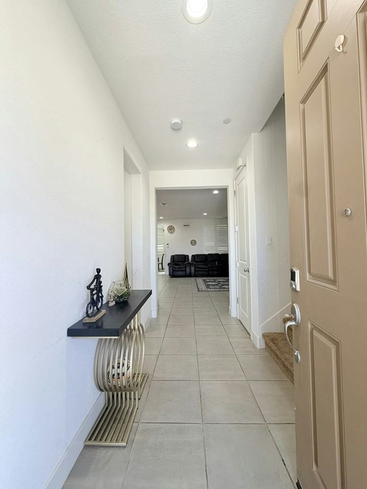 1692 South Central Parkway - Photo 3 of 22