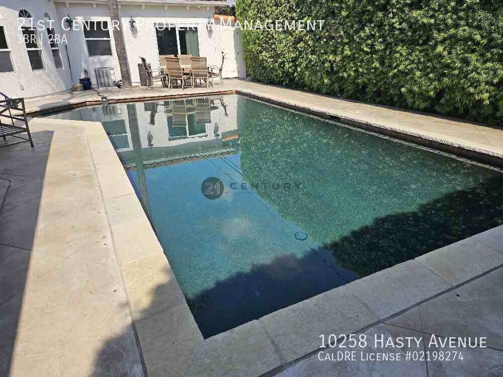 10258 Hasty Ave - Photo 4 of 32