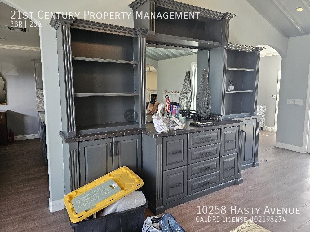 10258 Hasty Ave - Photo 7 of 32