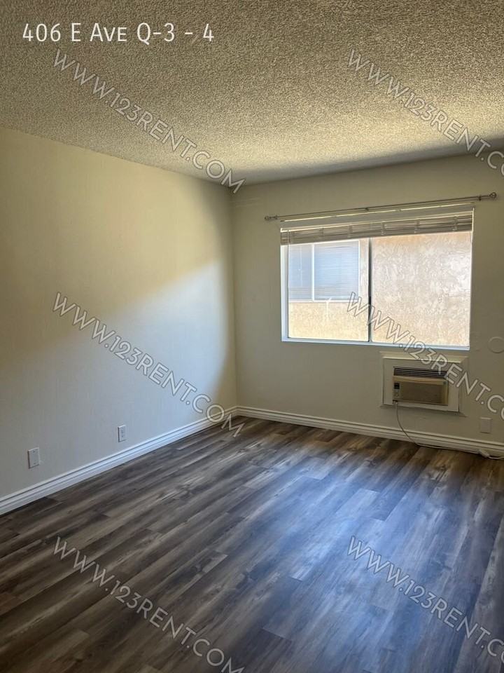 406 E Avenue Q3 #4 - Photo 4 of 17