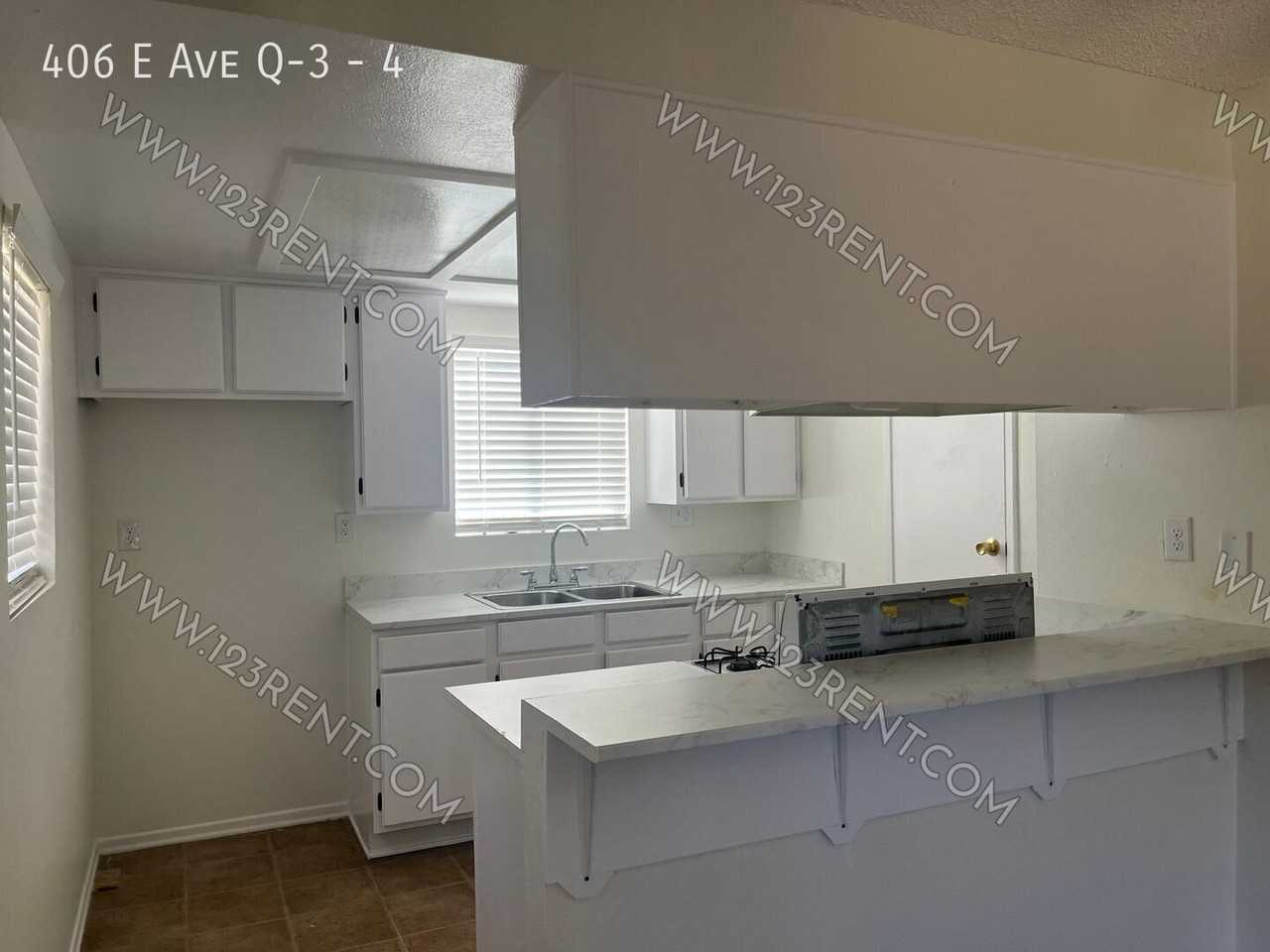 406 E Avenue Q3 #4 - Photo 6 of 17