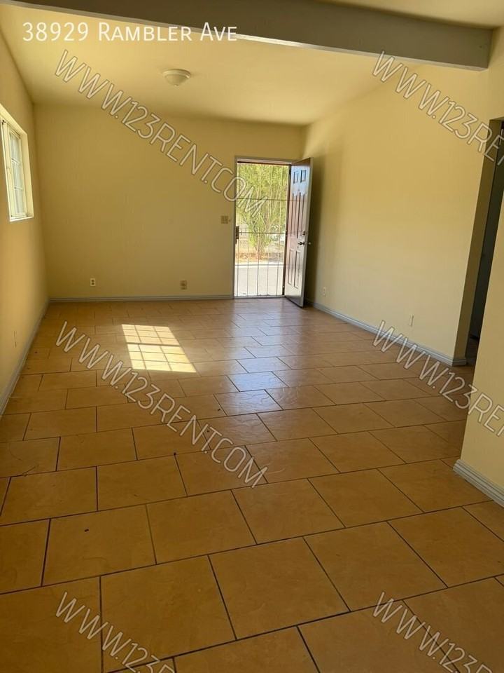 38929 Rambler Ave - Photo 4 of 13