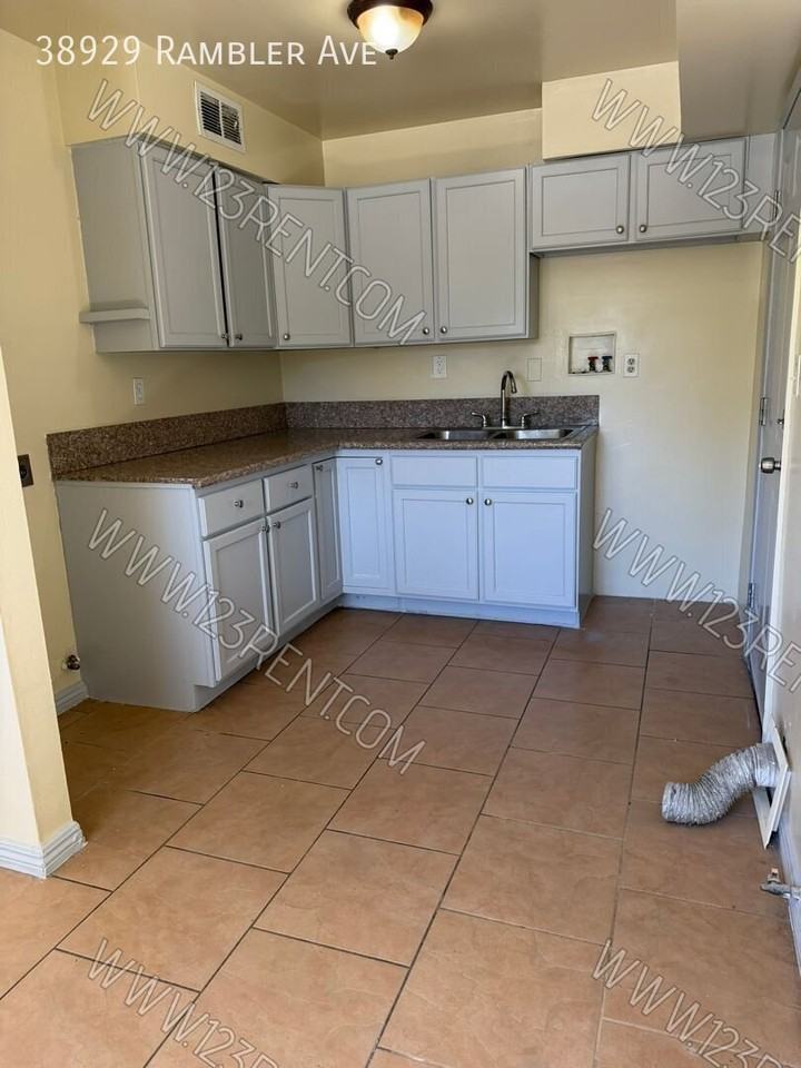 38929 Rambler Ave - Photo 5 of 13