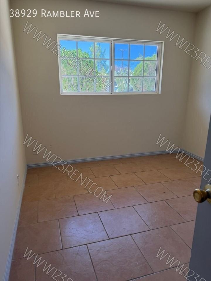 38929 Rambler Ave - Photo 7 of 13