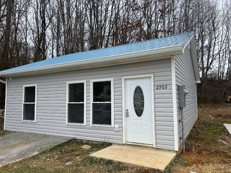 2502 Clover St - Photo 2 of 23