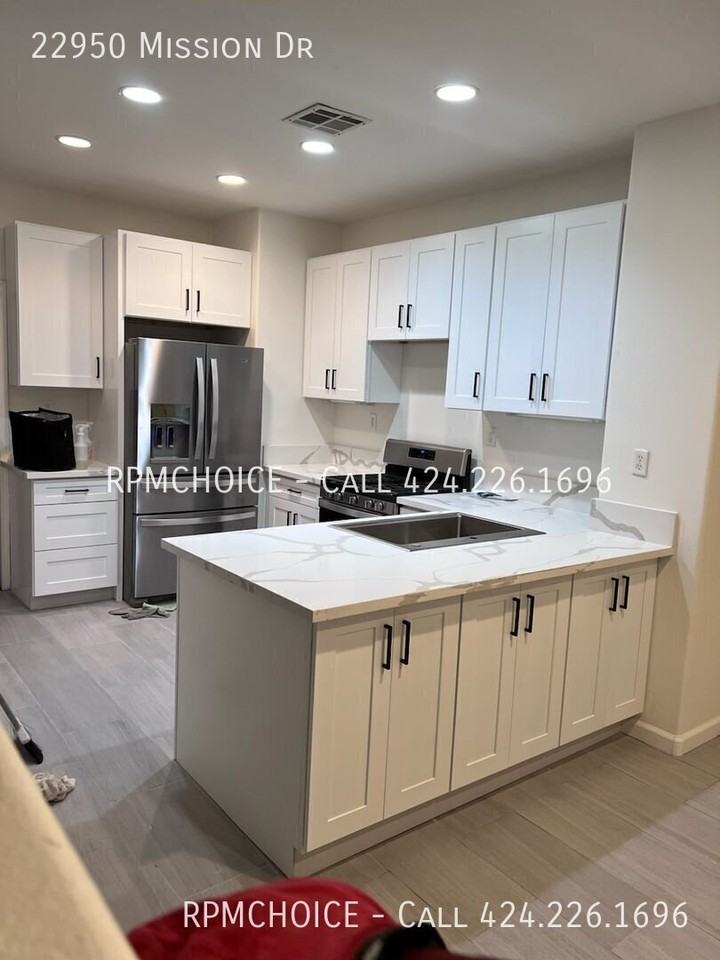 22950 Mission Dr - Photo 2 of 25