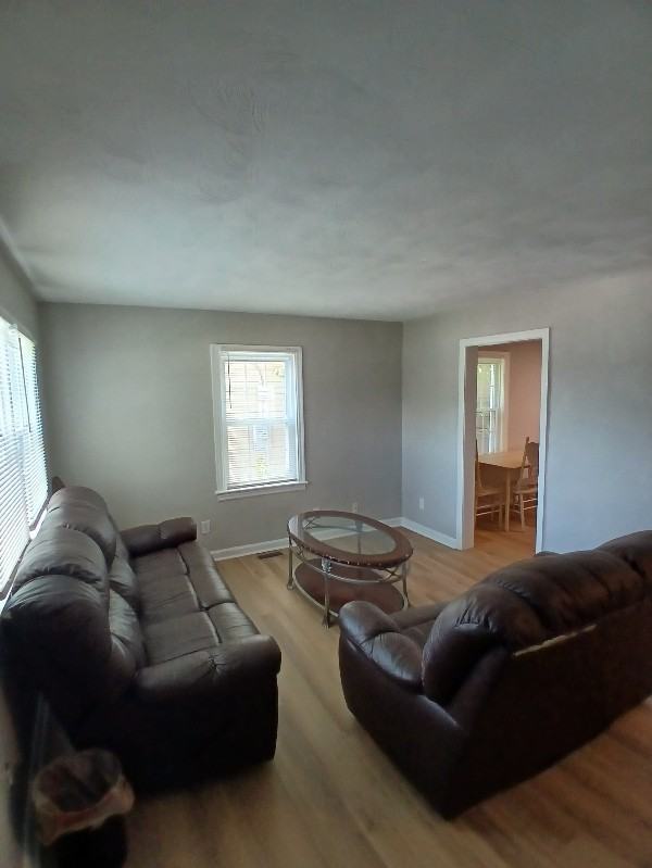 612 Lee St - Photo 4 of 11