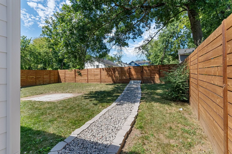 2321 Foster Ave - Photo 3 of 17