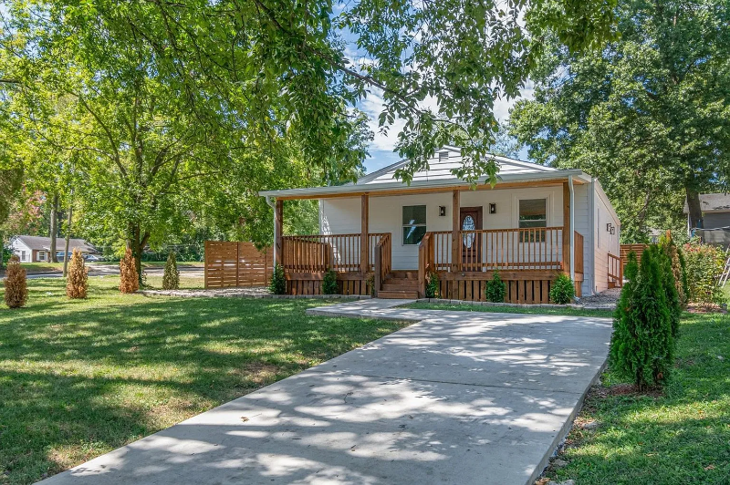 2321 Foster Ave - Photo 4 of 17