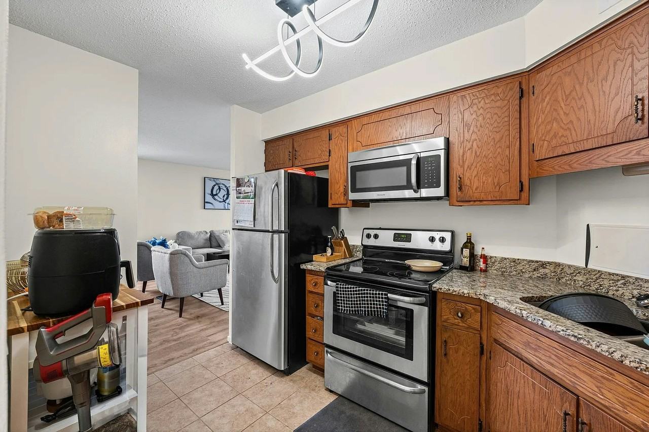 3100 South King Drive - Photo 3 of 8