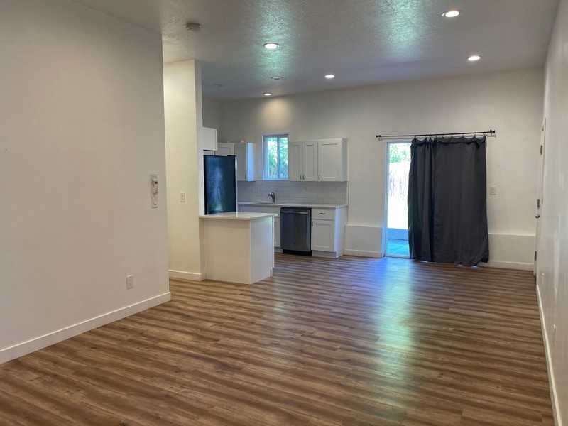 525 Ne #B - Photo 6 of 15