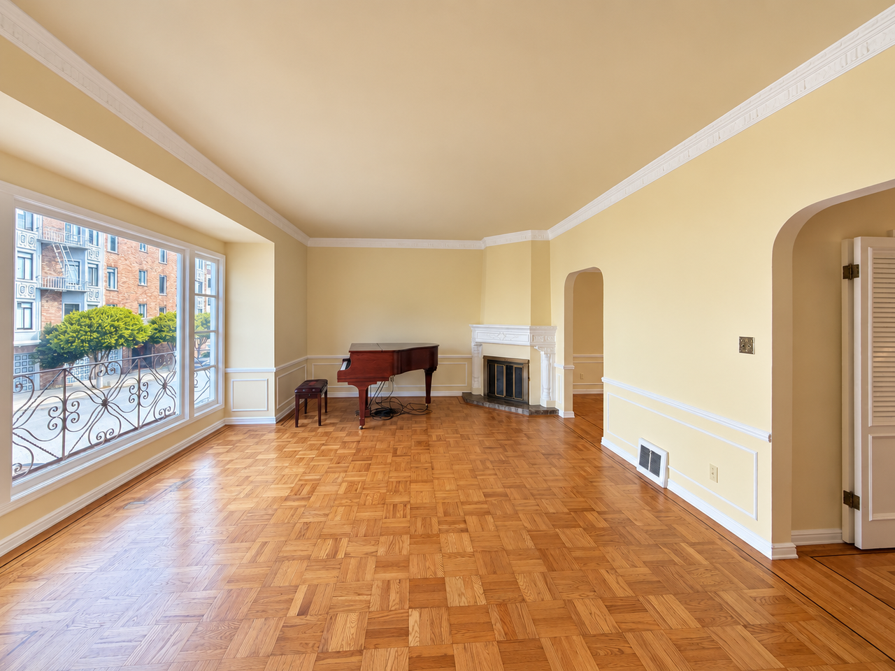2533 Chestnut St - Photo 2 of 36