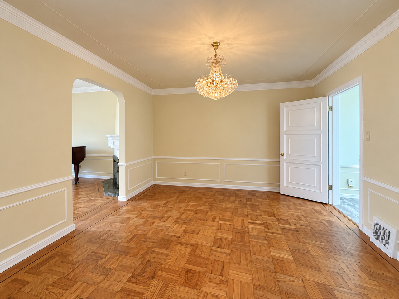 2533 Chestnut St - Photo 4 of 36