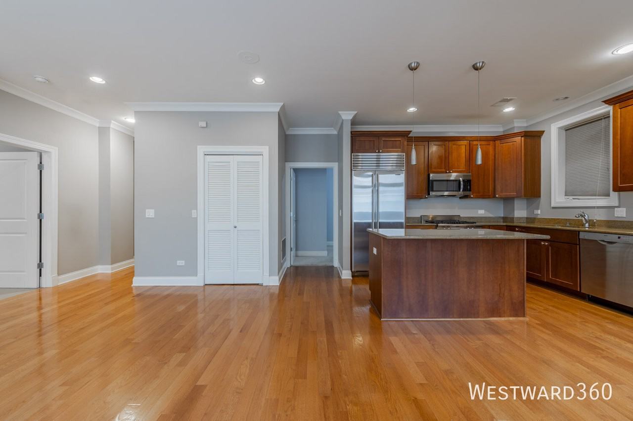 2757 N Lincoln Ave #203 - Photo 4 of 26