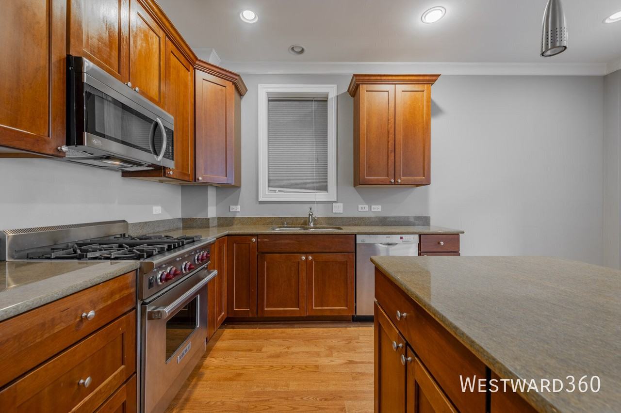 2757 N Lincoln Ave #203 - Photo 6 of 26