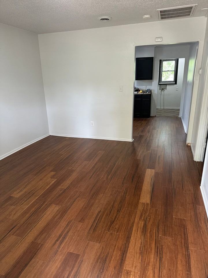 708 W Raleigh Ave - Photo 2 of 5
