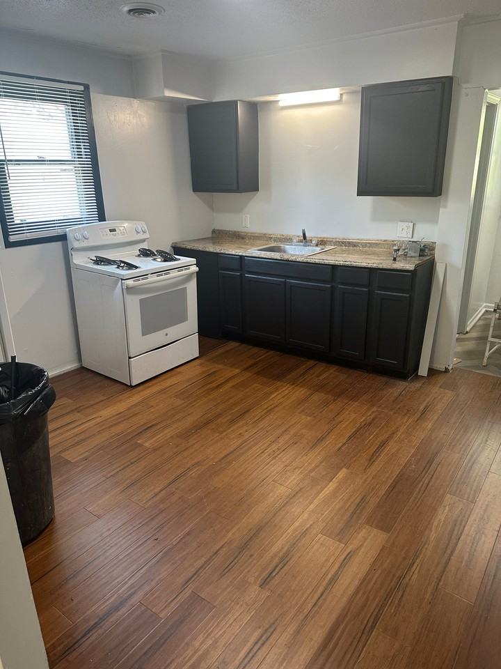 708 W Raleigh Ave - Photo 3 of 5