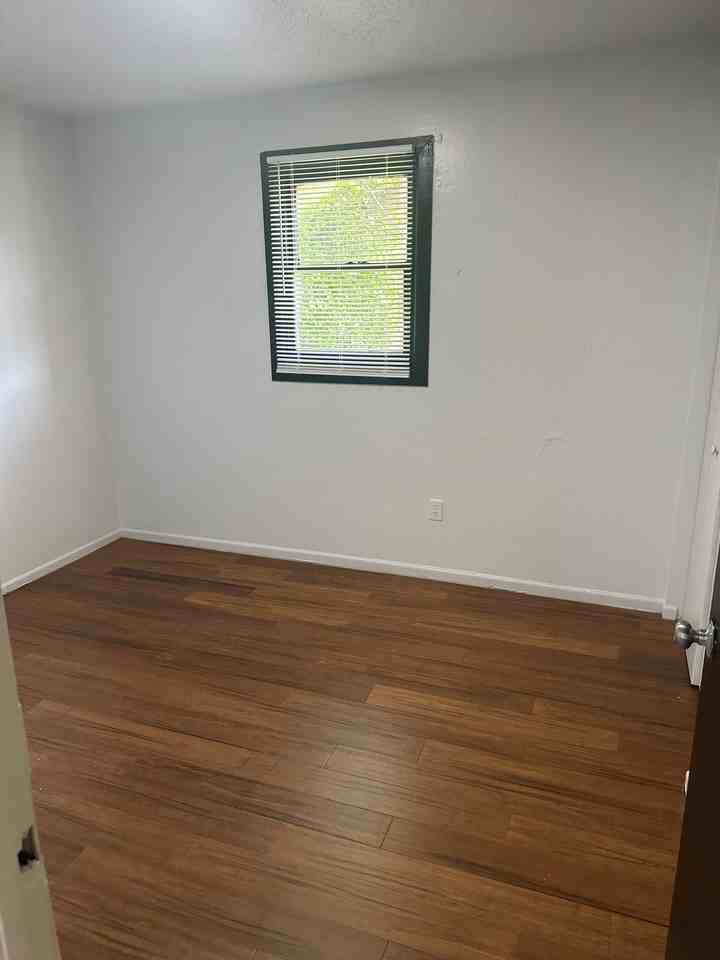 708 W Raleigh Ave - Photo 4 of 5
