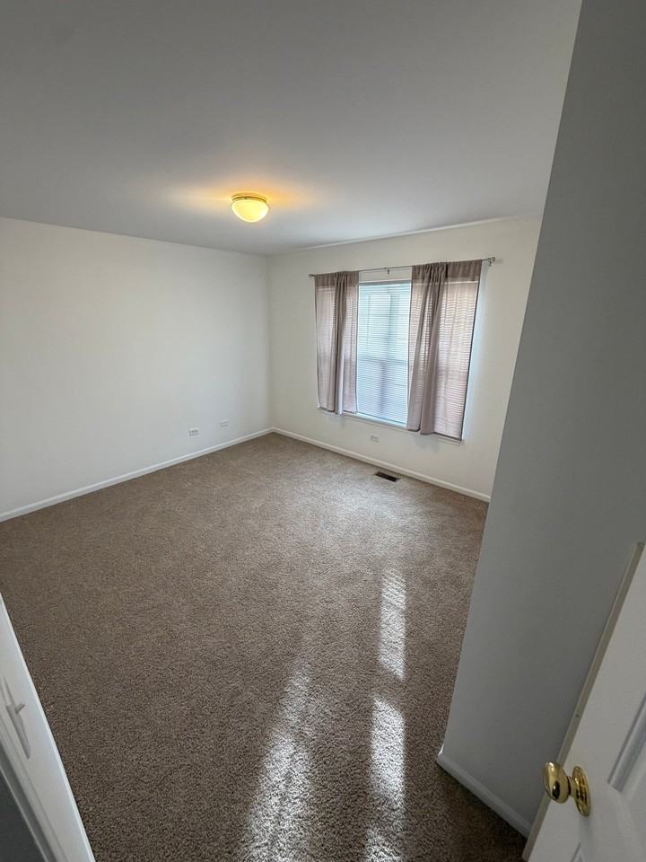 973 Crestville Ct - Photo 4 of 13
