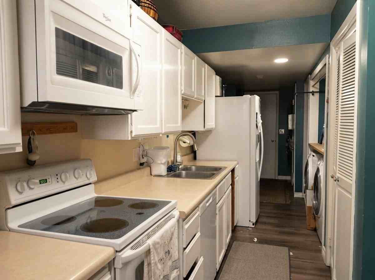 3211 Shadowbrook Cir - Photo 3 of 13