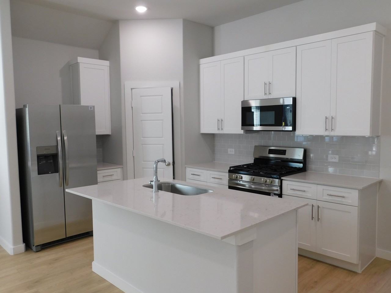2702 Baynes Pl - Photo 7 of 17