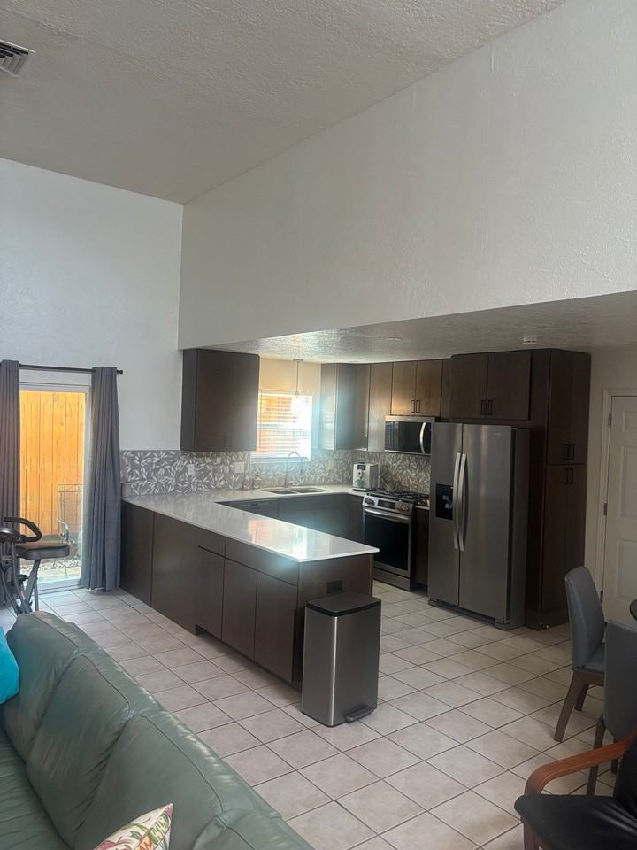 2816 Palo Verde Dr Ne #A - Photo 2 of 11