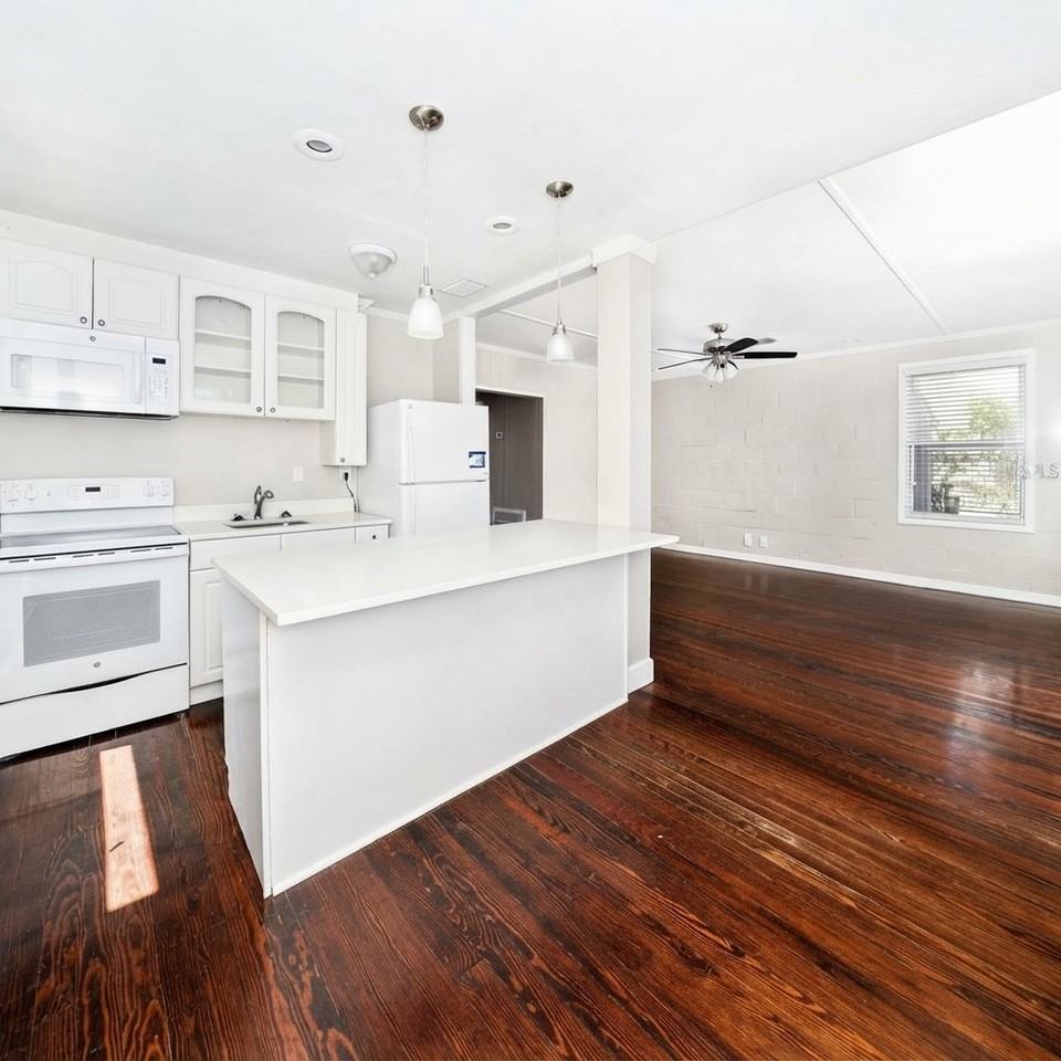 1016 Mount Vernon St - Photo 2 of 11