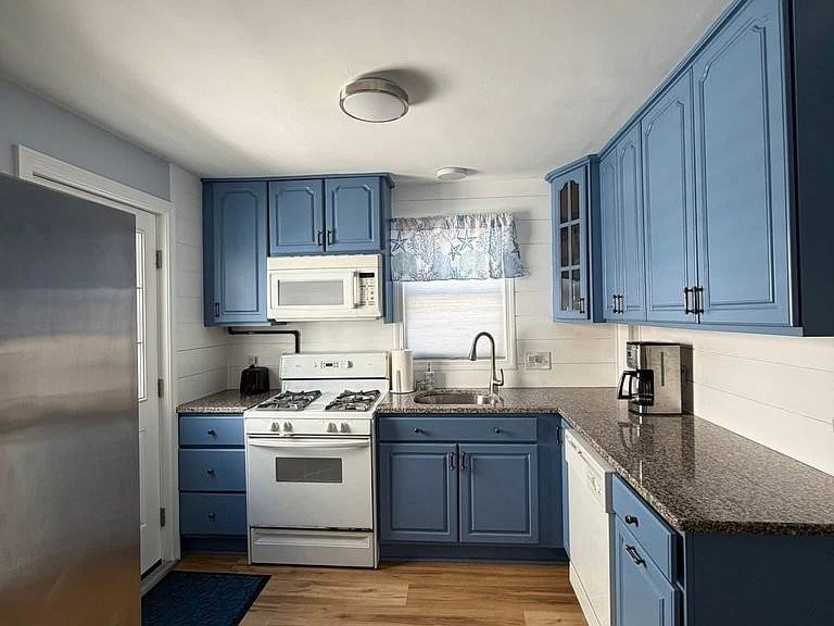 22 1/2 I St - Photo 2 of 8