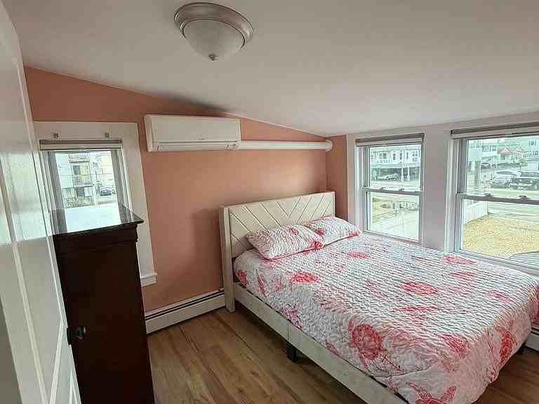 22 1/2 I St - Photo 4 of 8