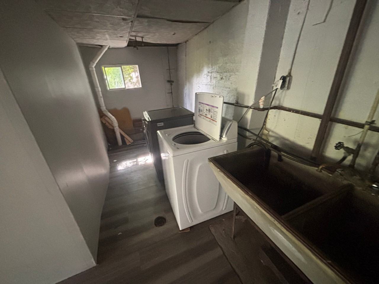998 Chartiers Ave - Photo 4 of 15