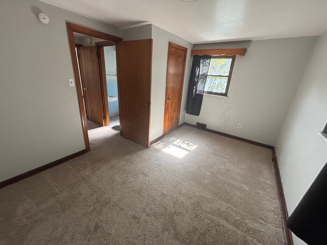 998 Chartiers Ave - Photo 6 of 15