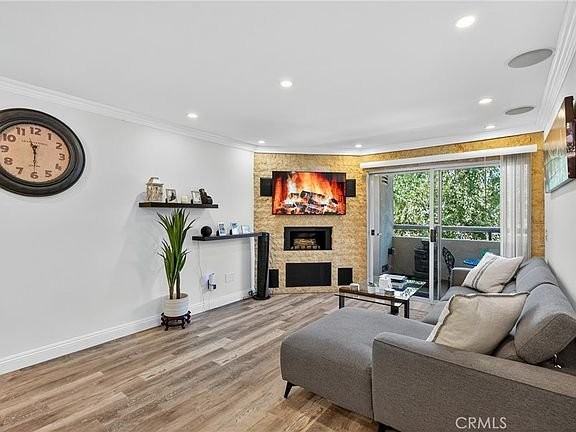 5550 Owensmouth Ave #33 - Photo 2 of 19
